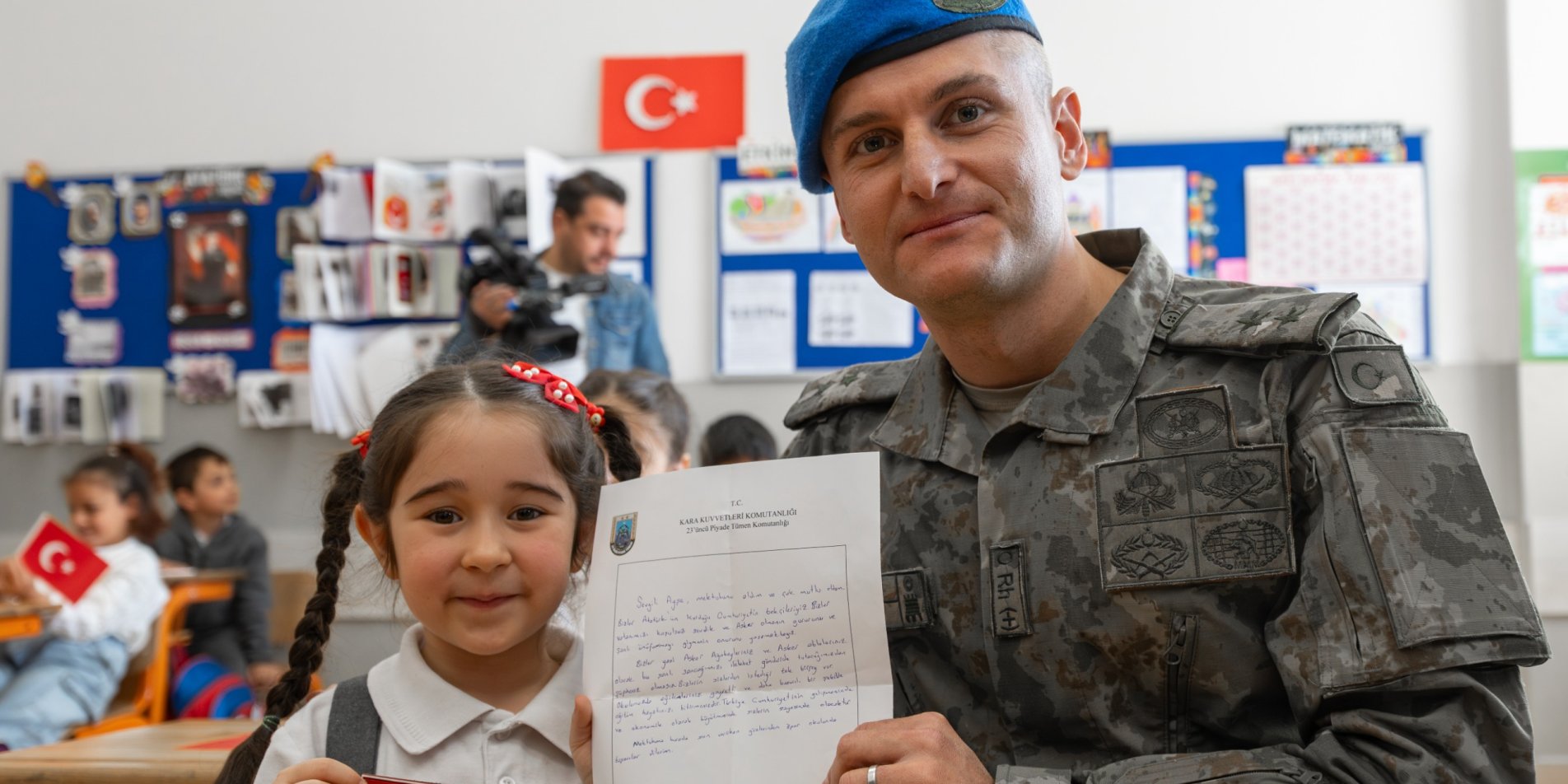MEHMETÇİK, KENDİSİNE MEKTUP YAZAN İLKOKUL ÖĞRENCİLERİNE YANIT VERDİ